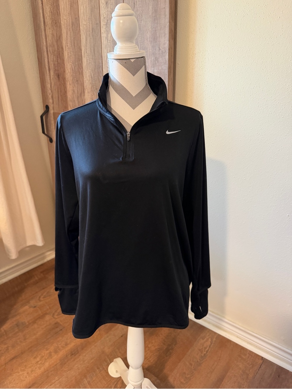 Nike Running Dri-FIT Women’s 1X Black 1/4 Zip Thumbhole Pullover lightweight